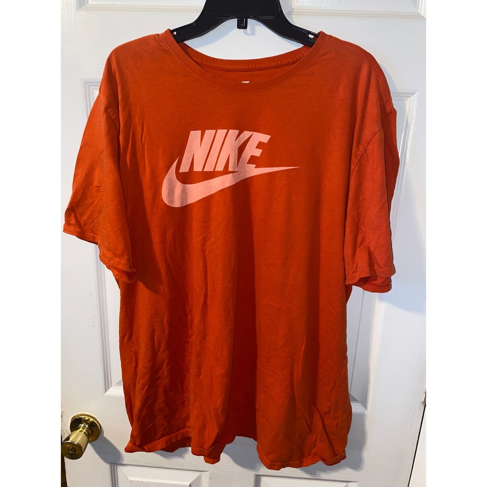 Nike Sportswear Futura Logo Graphic Tee Orange Athletic Cut XXL Short Sleeve TEE